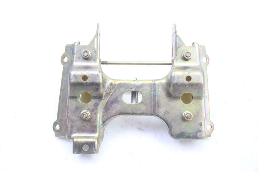 photo de SOPORTE DEPOSITO FUEL HONDA ST PAN EUROPEAN 1300 (2002 - 2013) - Primer plano técnico