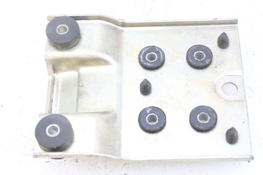 photo de SOPORTE DEPOSITO FUEL SUZUKI GSX F GSXF 650 (2007 - 2015) - Zoom estado de uso