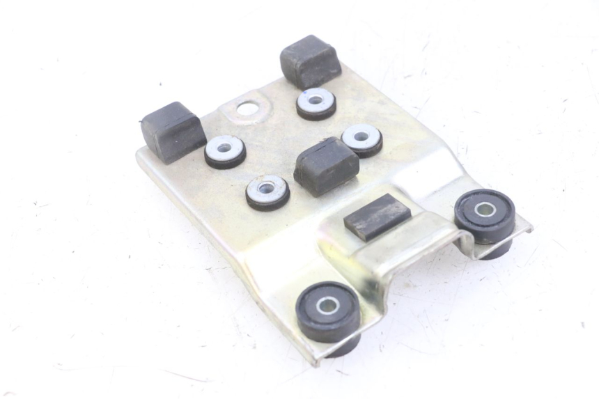 photo de SOPORTE DEPOSITO FUEL SUZUKI GSX F GSXF 650 (2007 - 2015) - Otra perspectiva