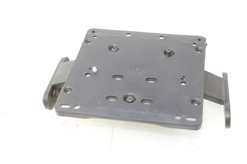 photo de PORTA MATRICULA PIAGGIO MP3 HPE 530 (2022 - 2026) - Vista principal