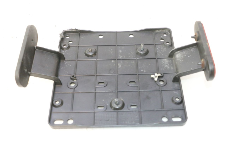 photo de PORTA MATRICULA PIAGGIO MP3 HPE 530 (2022 - 2026) - Otra perspectiva