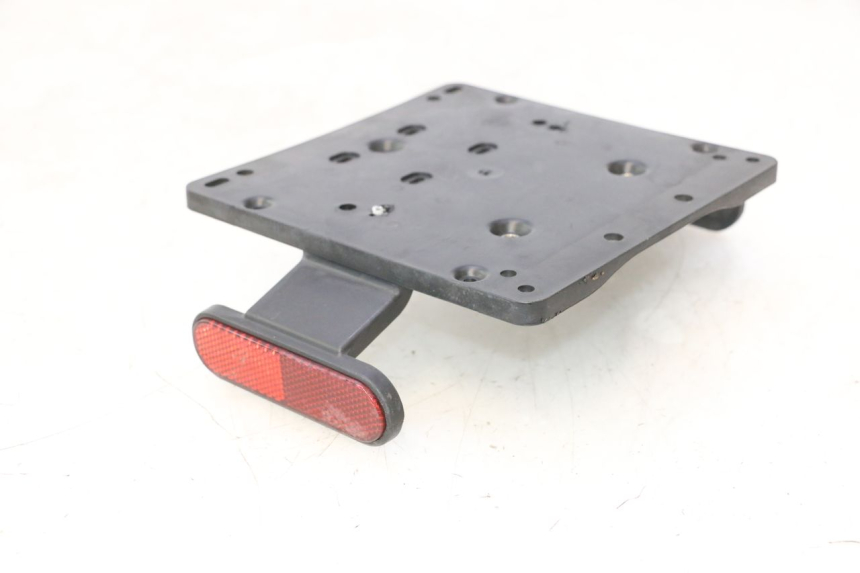 photo de PORTA MATRICULA PIAGGIO MP3 500 (2016 - 2018) - Primer plano técnico