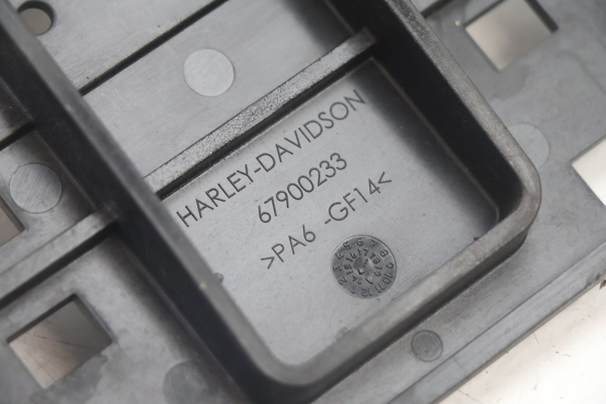 photo de PORTA MATRICULA HARLEY DAVIDSON ROAD GLIDE FLTRXSE 1920 (2018 - 2022) - Detalles de los puntos de fijación