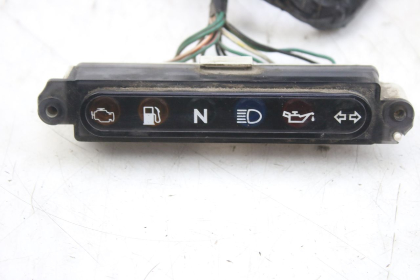 photo de PANEL DE INSTRUMENTOS TRIUMPH SPRINT ST 955 (1999 - 2001) - Estado de la superficie y material