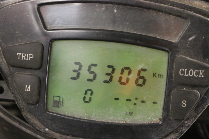 photo de PANEL DE INSTRUMENTOS PIAGGIO X9 EVOLUTION 125 (2003 - 2007) - Detalles de los puntos de fijación