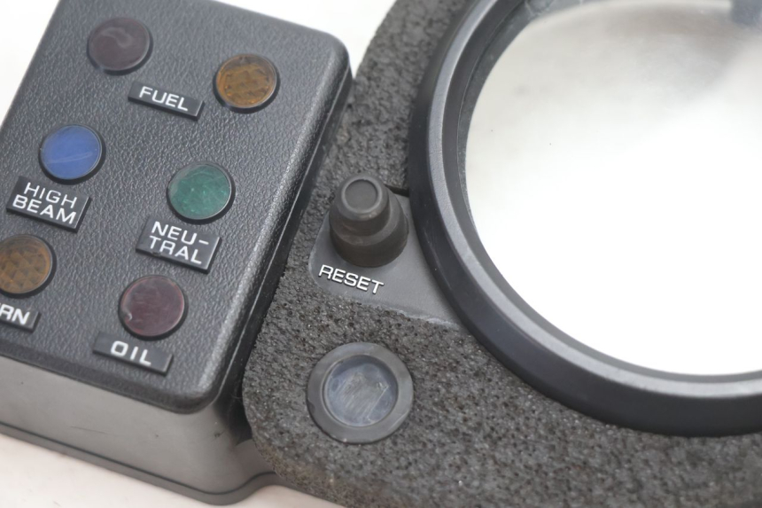 photo de INSTRUMENTOS HONDA XRV AFRICA TWIN 750 (1990 - 1992) - Zoom estado de uso