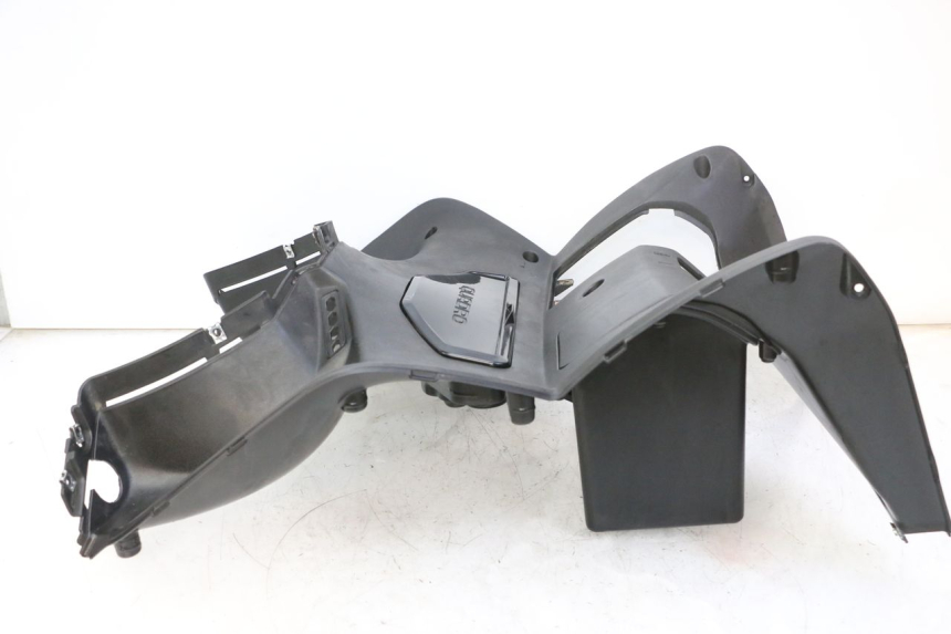 photo de TAPA FRONTAL INTERIOR QUADRO 4 4D 350 (2015 - 2018) - Enfoque en la estructura