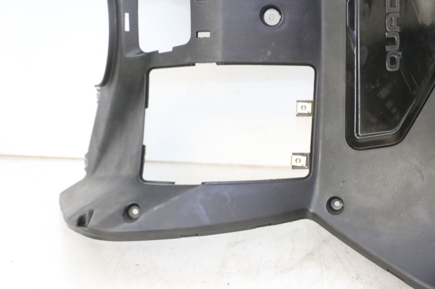 photo de TAPA FRONTAL INTERIOR QUADRO 4 4D 350 (2015 - 2018) - Zoom estado de uso