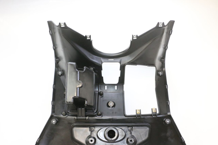 photo de TAPA FRONTAL INTERIOR QUADRO 4 4D 350 (2015 - 2018) - Primer plano técnico