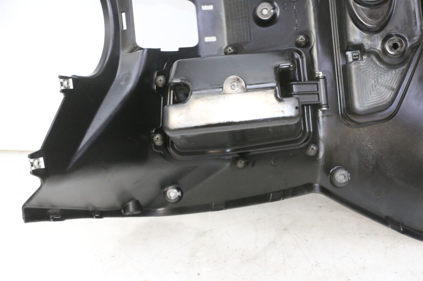 photo de TAPA FRONTAL INTERIOR QUADRO 4 4D 350 (2015 - 2018) - Estado de la superficie y material