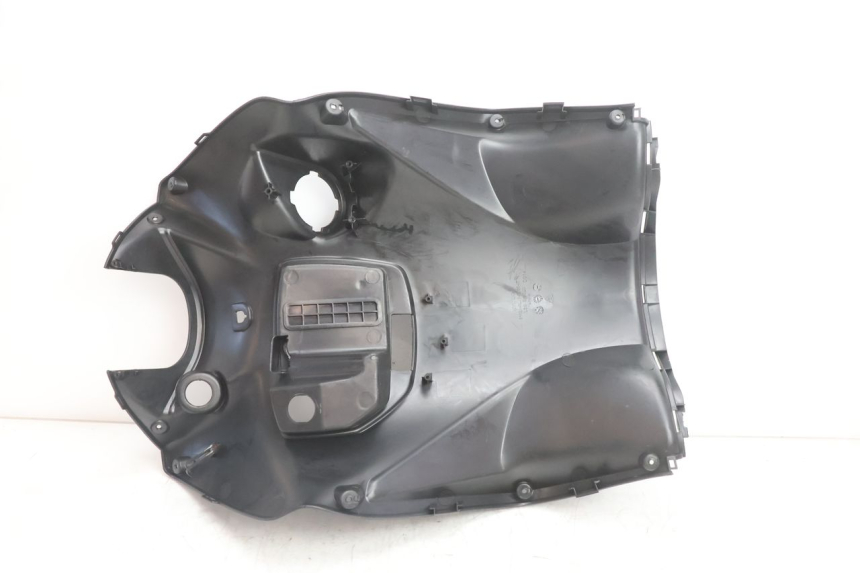 photo de TAPA FRONTAL INTERIOR KYMCO AGILITY CITY 16P 125 (2015 - 2024) - Detalles de los puntos de fijación