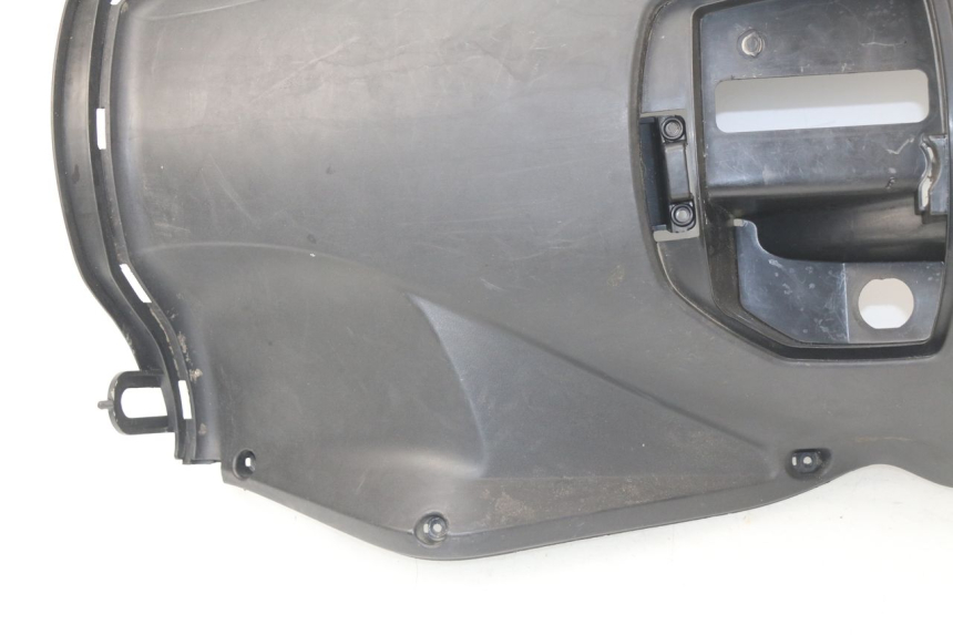 photo de TAPA FRONTAL INTERIOR KYMCO AGILITY CITY 2T 50 (2008 - 2016) - Detalles de los puntos de fijación