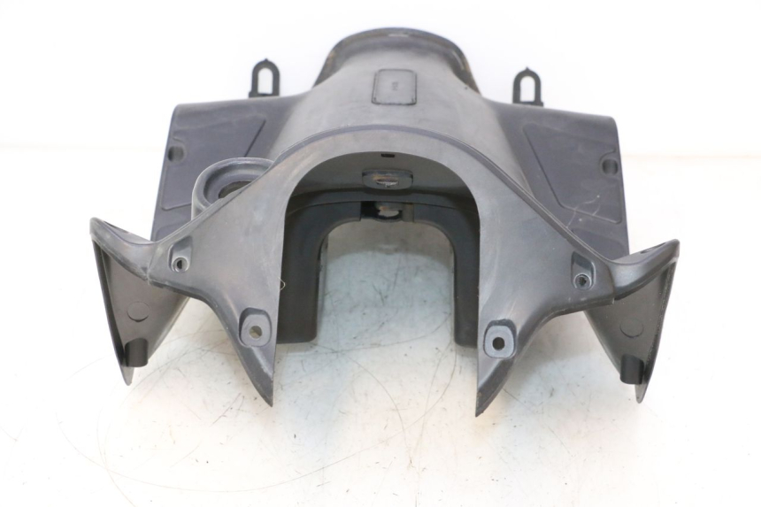 photo de TAPA FRONTAL INTERIOR KYMCO AGILITY CITY 4T 50 (2008 - 2016) - Primer plano de alta resolución