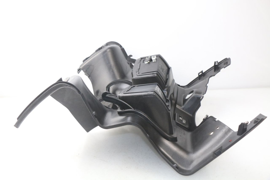 photo de TAPA FRONTAL INTERIOR APRILIA ATLANTIC 125 (2003 - 2009) - Zoom estado de uso