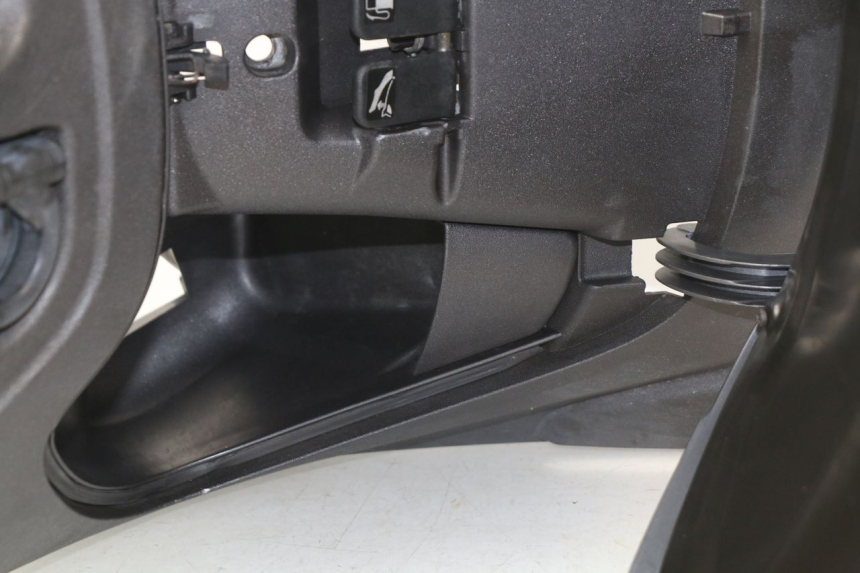 photo de TAPA FRONTAL INTERIOR PIAGGIO BEVERLY 500 (2003 - 2007) - Otra vista del artículo