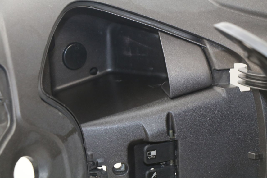 photo de TAPA FRONTAL INTERIOR PIAGGIO BEVERLY 500 (2003 - 2007) - Características distintivas