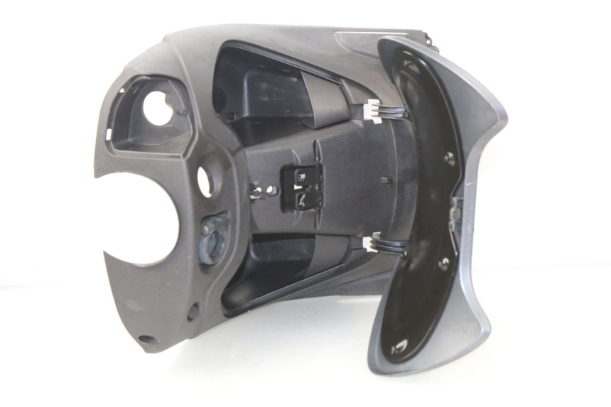 photo de TAPA FRONTAL INTERIOR PIAGGIO BEVERLY 500 (2003 - 2007) - Zoom sobre los componentes