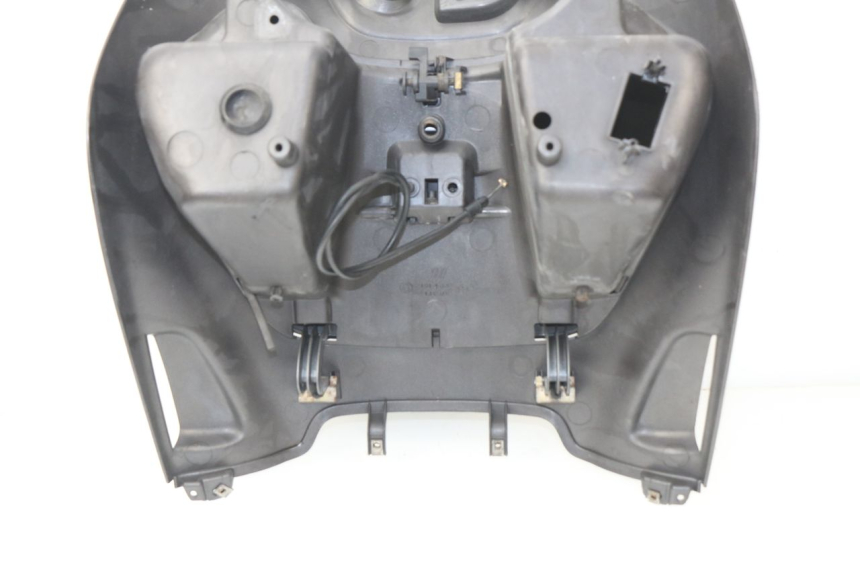 photo de TAPA FRONTAL INTERIOR PIAGGIO BEVERLY 500 (2003 - 2007) - Detalles de los puntos de fijación