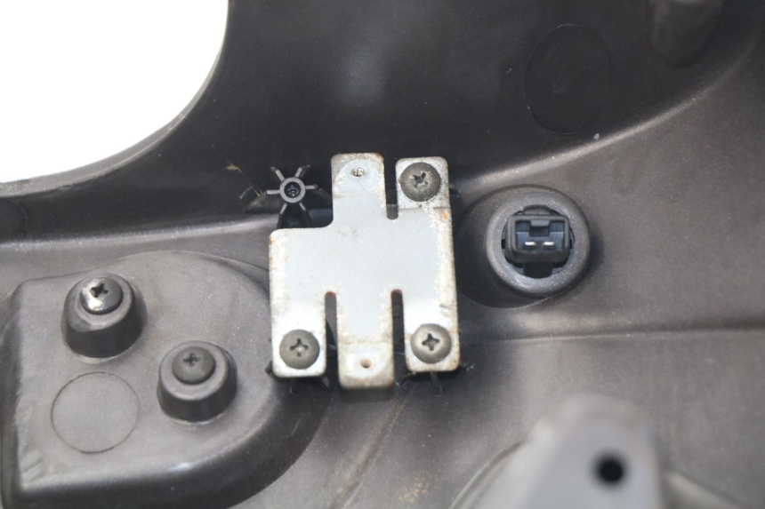 photo de TAPA FRONTAL INTERIOR PIAGGIO BEVERLY 500 (2003 - 2007) - Recambio usado revisado