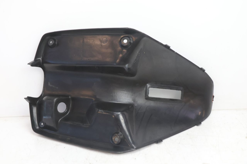 photo de TAPA FRONTAL INTERIOR MBK BOOSTER SPIRIT 50 (1996 - 1999) - Detalles de los puntos de fijación