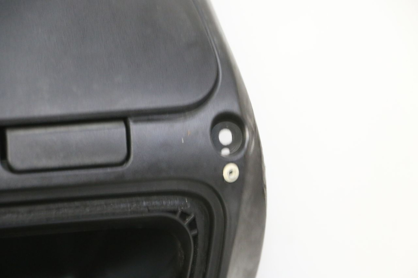 photo de PANEL INTERIOR SUZUKI BURGMAN 125 (2007 - 2014) - Zoom sobre los componentes