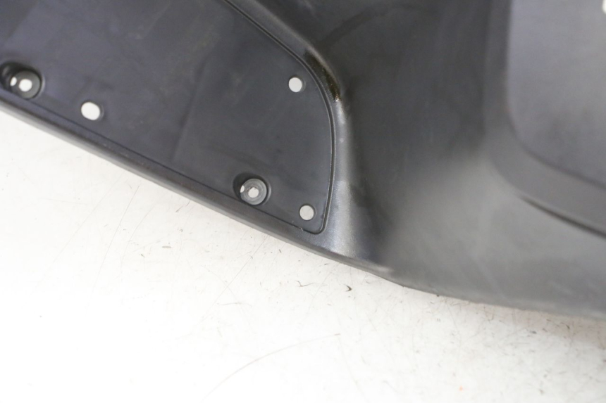 photo de PANEL INTERIOR SUZUKI BURGMAN 125 (2007 - 2014) - Detalles de los puntos de fijación