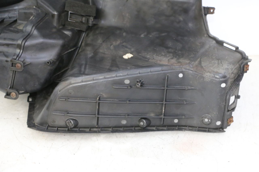 photo de PANEL INTERIOR SUZUKI BURGMAN 125 (2007 - 2014) - Detalles de los puntos de fijación