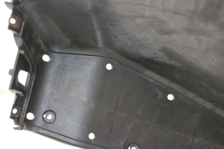 photo de PANEL INTERIOR SUZUKI BURGMAN 125 (2007 - 2014) - Detalles de los puntos de fijación