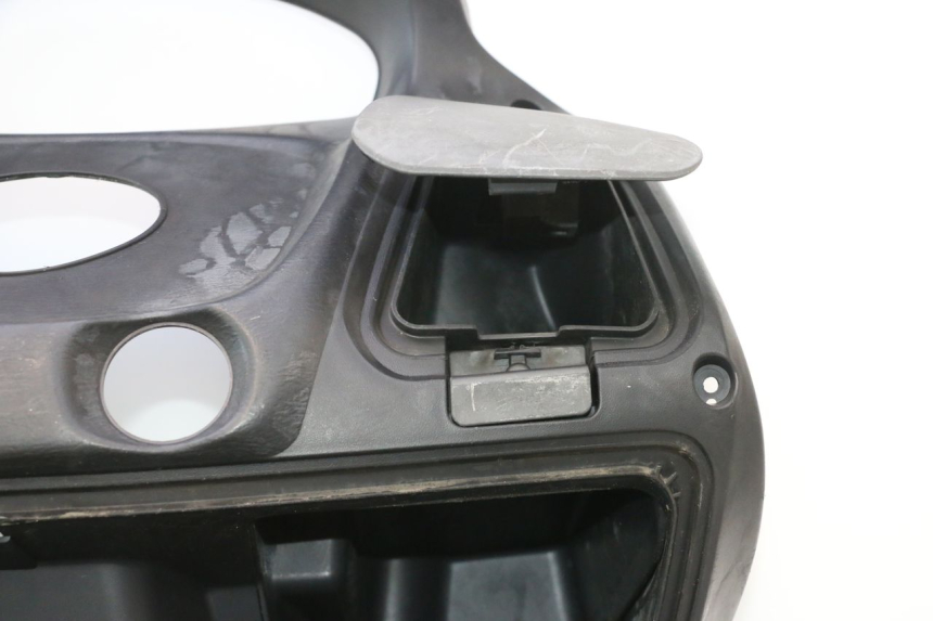 photo de PANEL INTERIOR SUZUKI BURGMAN 125 (2007 - 2014) - Primer plano técnico
