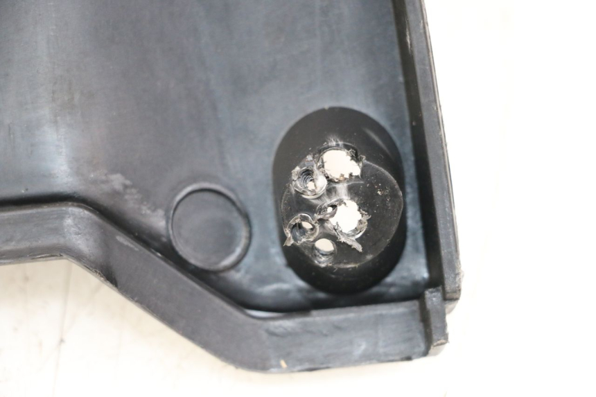 photo de TAPA FRONTAL INTERIOR KYMCO DINK STREET 125 (2009 - 2014) - Primer plano técnico