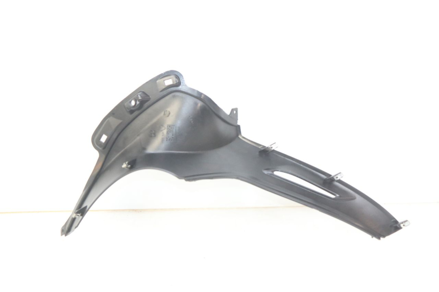 photo de PANEL INTERIOR DERECHO PIAGGIO BEVERLY 125 (2010 - 2015) - Detalle de la pieza