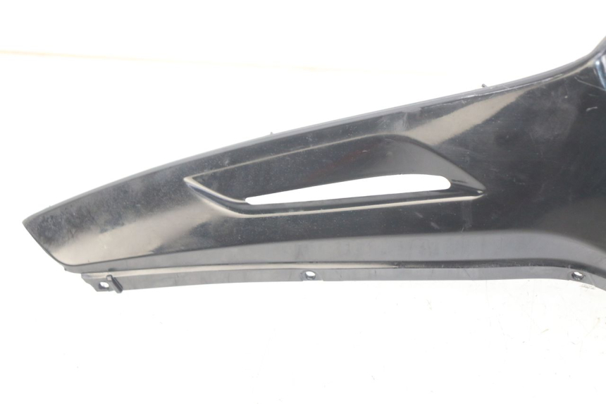 photo de PANEL INTERIOR DERECHO PIAGGIO BEVERLY 125 (2010 - 2015) - Detalles de los puntos de fijación