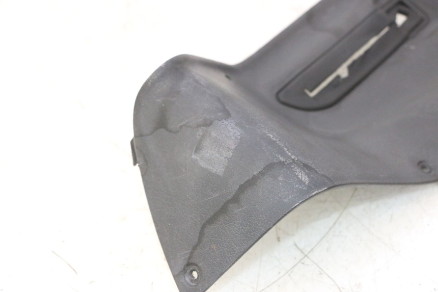photo de TAPA FRONTAL INTERIOR GILERA GP 800 (2007 - 2013) - Otra perspectiva