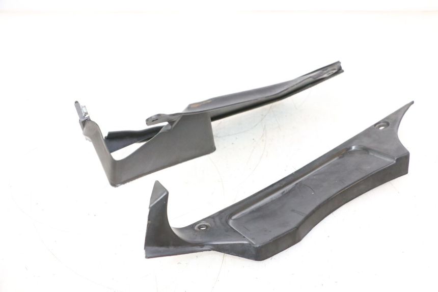 photo de TAPA FRONTAL INTERIOR KAWASAKI GPX F ZX750F 750 (1986 - 1990) - Otra perspectiva