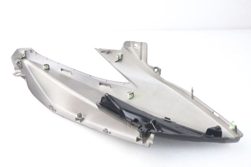 photo de TAPA FRONTAL INTERIOR PEUGEOT METROPOLIS 400 (2017 - 2020) - Zoom estado de uso