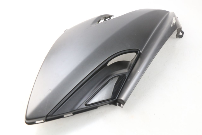 photo de TAPA FRONTAL INTERIOR PEUGEOT METROPOLIS 400 (2017 - 2020) - Detalles de los puntos de fijación