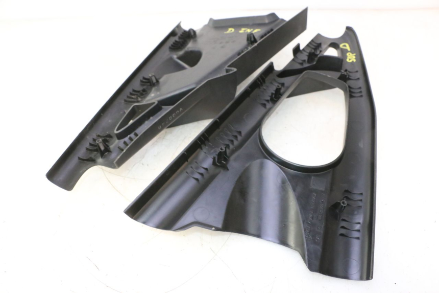 photo de TAPA FRONTAL INTERIOR CAN-AM SPYDER RS 1000 (2008 - 2012) - Detalle de la pieza