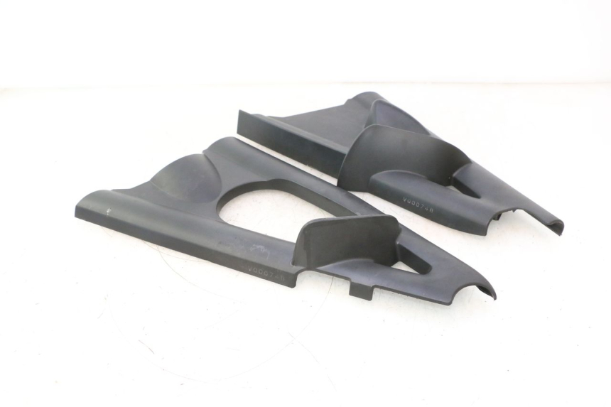 photo de TAPA FRONTAL INTERIOR CAN-AM SPYDER RS 1000 (2008 - 2012) - Primer plano técnico