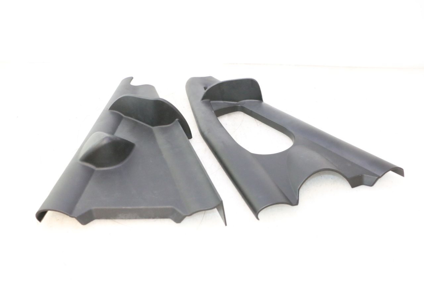 photo de TAPA FRONTAL INTERIOR CAN-AM SPYDER RS 1000 (2008 - 2012) - Detalles de los puntos de fijación