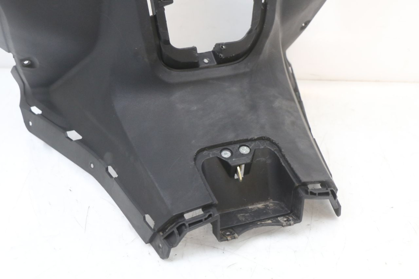 photo de TAPA FRONTAL INTERIOR LONGJIA EASY MAX 125 (2020 - 2024) - Primer plano técnico