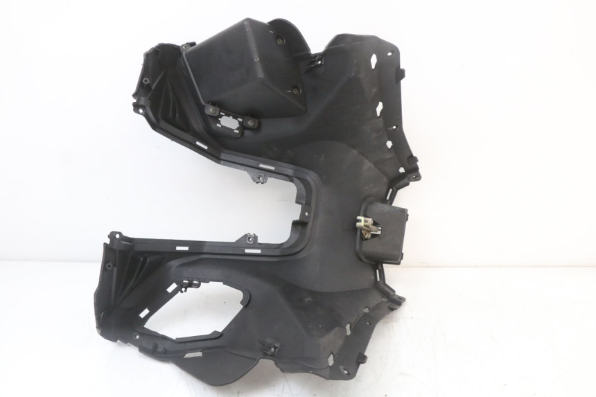 photo de TAPA FRONTAL INTERIOR LONGJIA EASY MAX 125 (2020 - 2024) - Detalles de los puntos de fijación