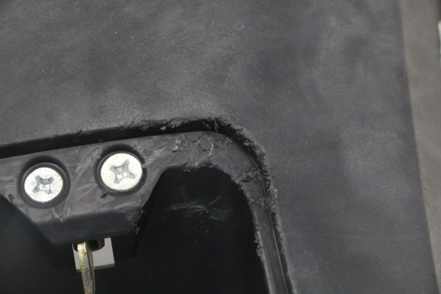 photo de TAPA FRONTAL INTERIOR LONGJIA EASY MAX 125 (2020 - 2024) - Estado de la superficie y material