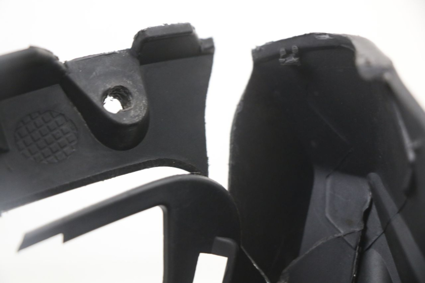 photo de TAPA FRONTAL INTERIOR LONGJIA EASY MAX 125 (2020 - 2024) - Marcados y referencias originales