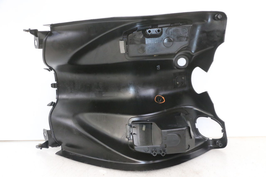 photo de TAPA FRONTAL INTERIOR PEUGEOT ELYSTAR 125 (2002 - 2007) - Primer plano técnico