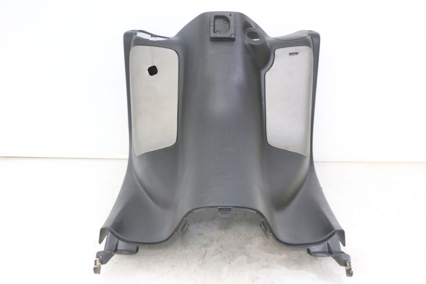 photo de TAPA FRONTAL INTERIOR PEUGEOT ELYSTAR 125 (2002 - 2007) - Detalles de los puntos de fijación