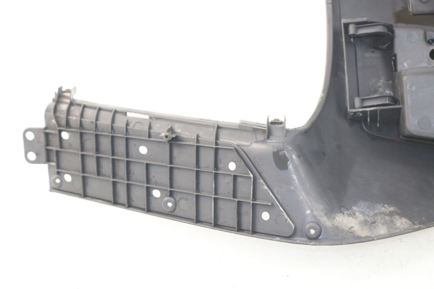 photo de TAPA FRONTAL INTERIOR HONDA FES PANTHEON 125 (2003 - 2007) - Primer plano técnico