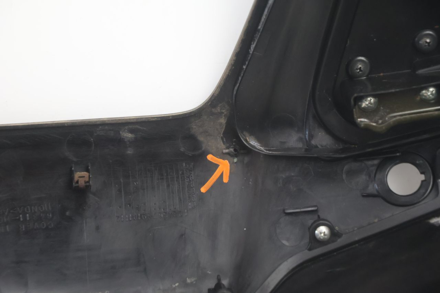 photo de TAPA FRONTAL INTERIOR HONDA FJS SILVER WING SILVERWING 400 (2005 - 2008) - Detalles de los puntos de fijación