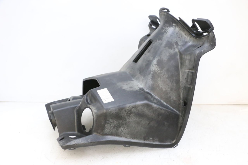 photo de TAPA FRONTAL INTERIOR MBK FLAME X 125 (2007 - 2016) - Zoom sobre los componentes