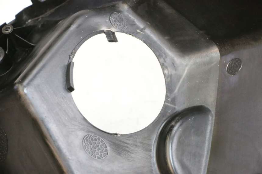 photo de TAPA FRONTAL INTERIOR MBK FLAME X 125 (2007 - 2016) - Primer plano técnico