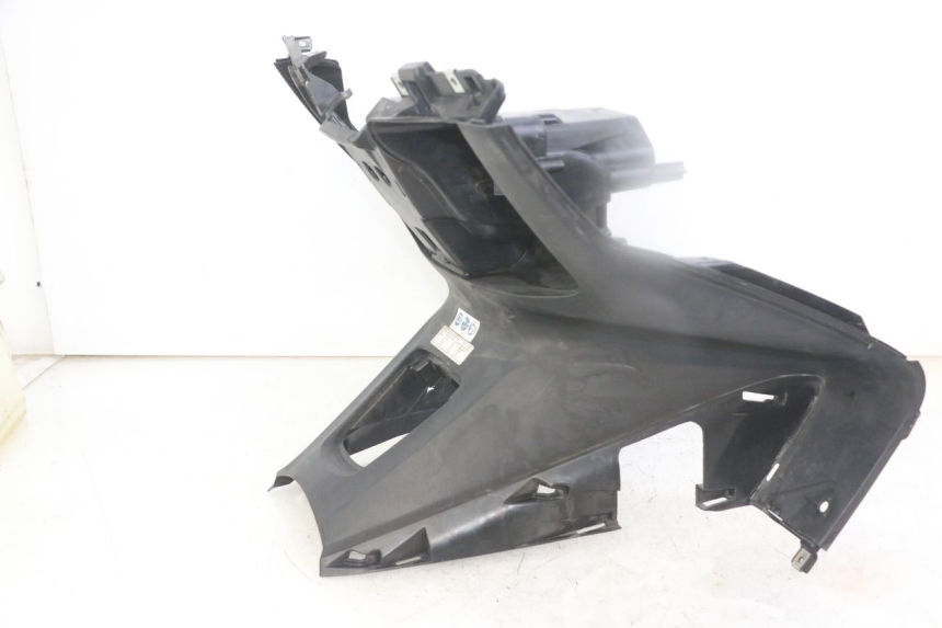 photo de TAPA FRONTAL INTERIOR HONDA FORZA ABS 300 (2013 - 2017) - Características distintivas